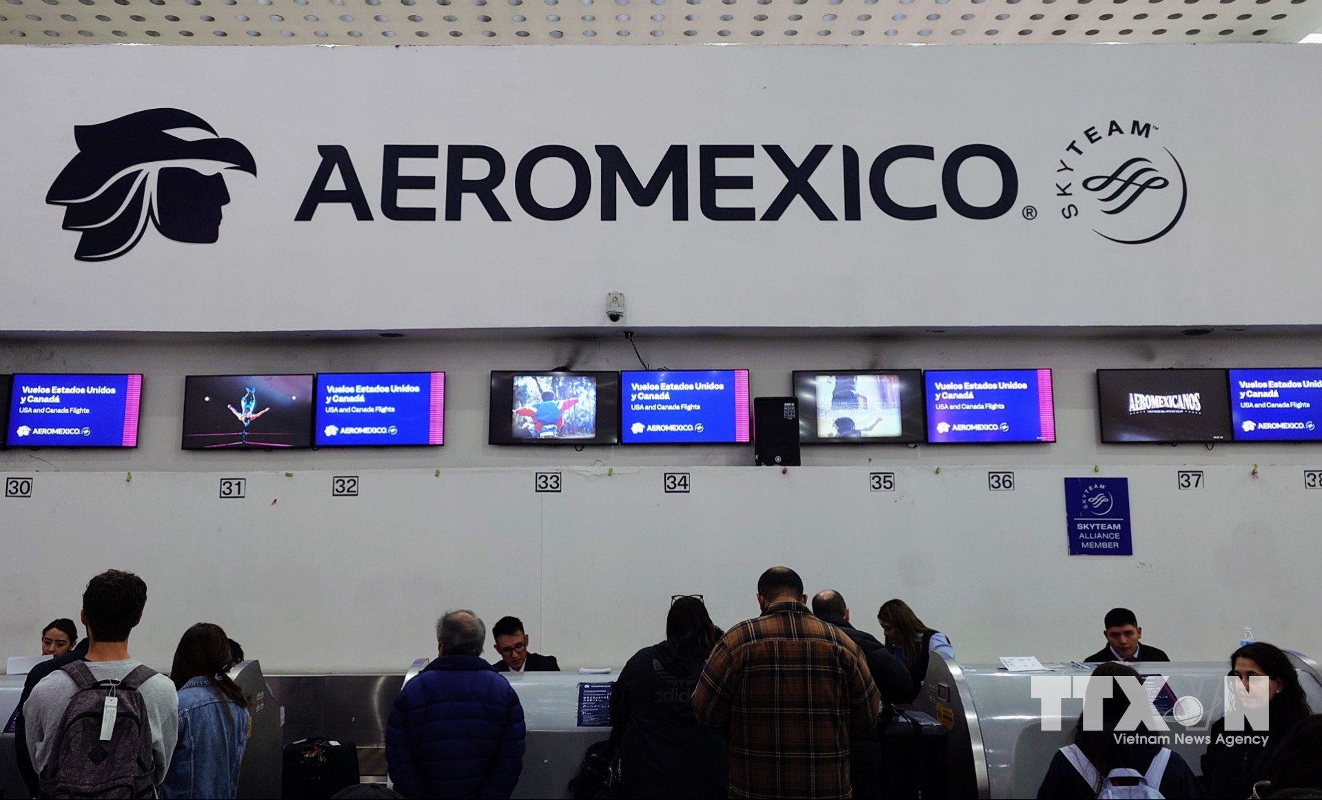Quầy làm thủ tục tại Aeromexico, hãng hàng không quốc gia hiện đang mở rộng việc ứng dụng AI trong hầu hết các khâu vận hành. (Ảnh: Phi Hùng/TTXVN)
